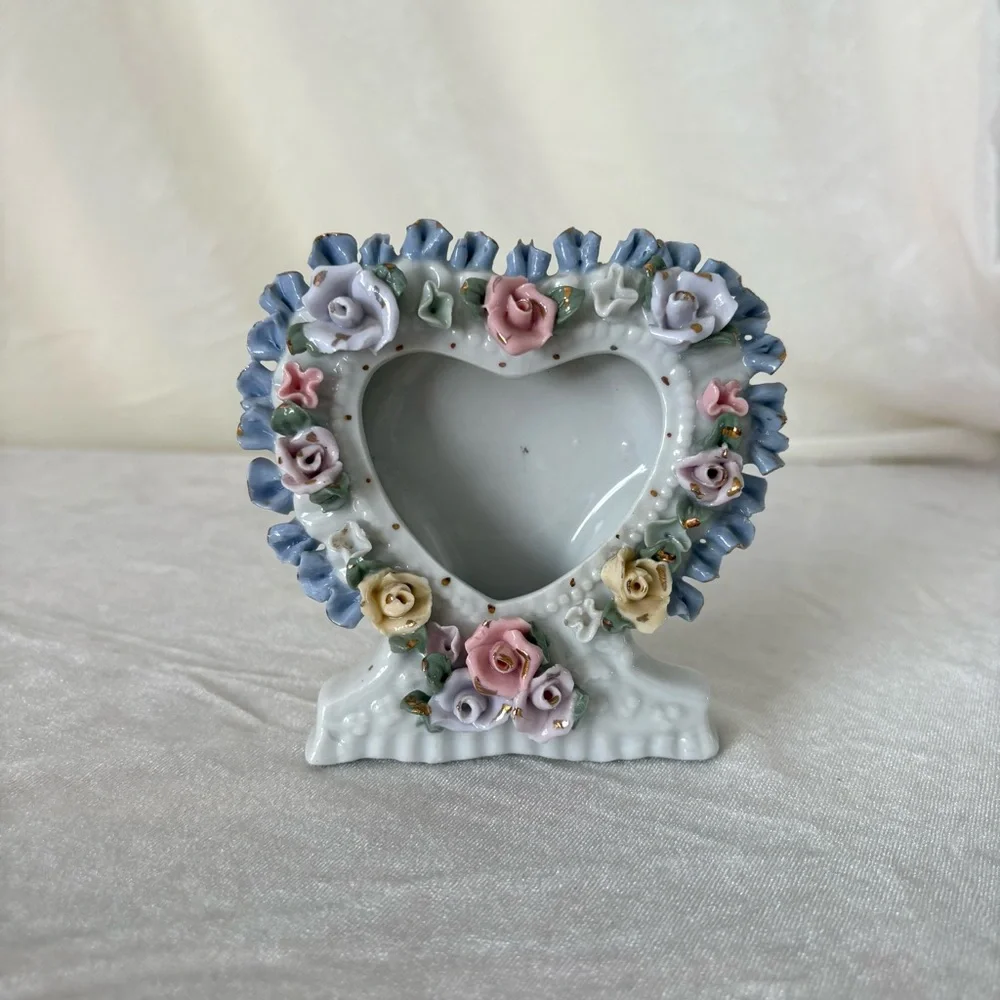 Vintage ceramic heart shaped picture frame pastel rosette Capodimonte home